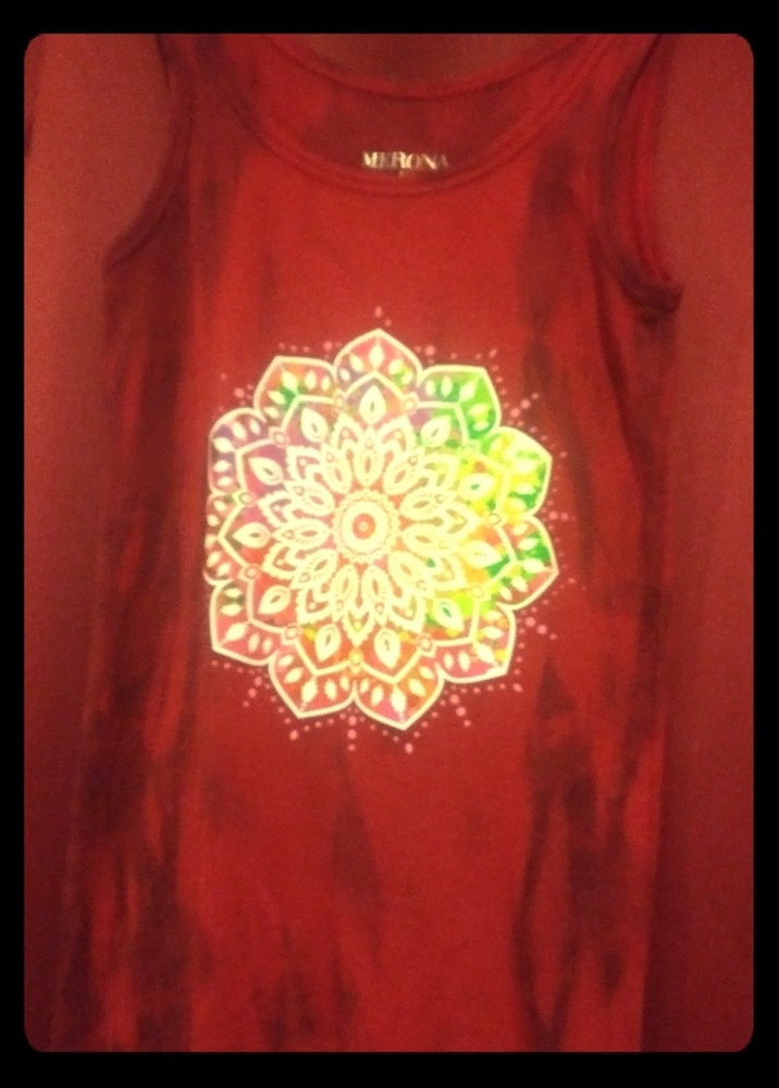 Tie-dyed tank w/design NWOT